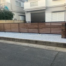 「庭じまい」植木伐採と砂利敷き・目隠しフェンスで劇的ビフォーアフター　No.2741の施工写真3