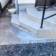 玄関階段一部撤去・駐車場間口拡張　モルタル仕上げ工事　No.2752の施工写真メイン