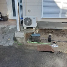 　バイク駐輪スペースの確保(ブロック塀解体と配管移設)リフォーム外構工事 No.2756の施工写真2