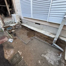 　バイク駐輪スペースの確保(ブロック塀解体と配管移設)リフォーム外構工事 No.2756の施工写真メイン