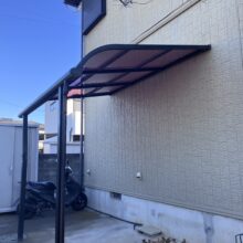 サイクルポート　屋根パネル交換工事　No.2747の施工写真1