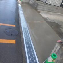 駐車場側溝側の段差補修工事 No.2766の施工写真メイン