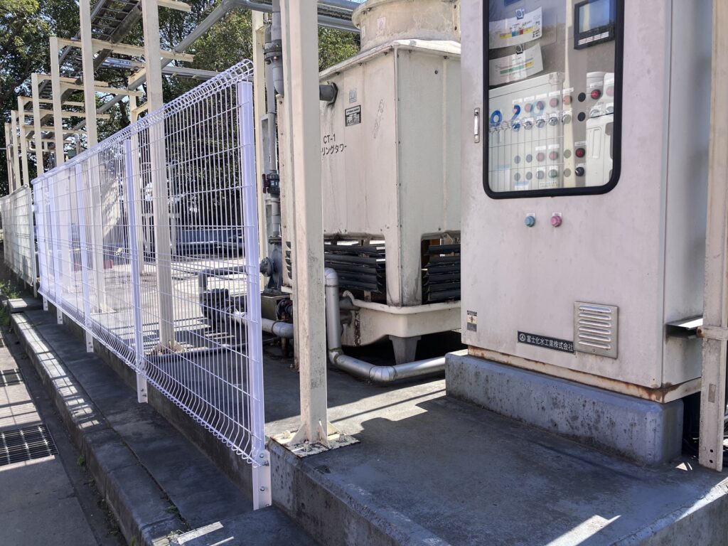 埼玉県吉川市　サイゼリヤ工場敷地内　フェンス修繕工事　No.2793