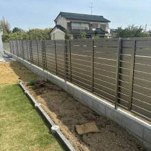 目隠しフェンス工事　LIXILフェンスAB　YS3型　施工　No.2808の施工写真2