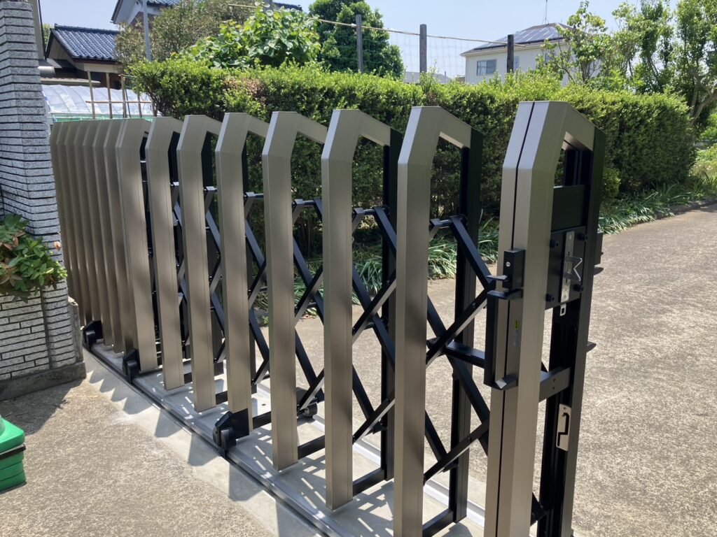 【久喜市】　伸縮ゲート設置(防犯対策)　No.2850