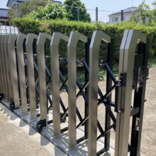 伸縮ゲート設置(防犯対策)　No.2850の施工写真メイン