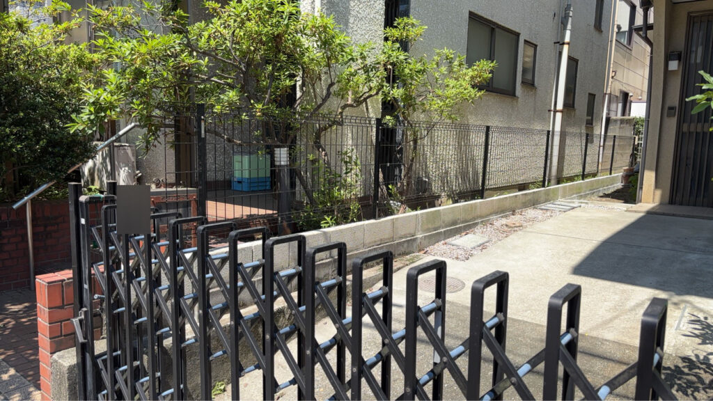 東京都北区　境界塀改修工事(CB6段撤去仕様)・ネットフェンス新設　No.2888