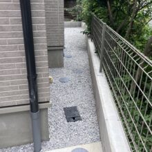 防草シート(ザバーン)+6号砕石敷き工事 No.2912の施工写真3