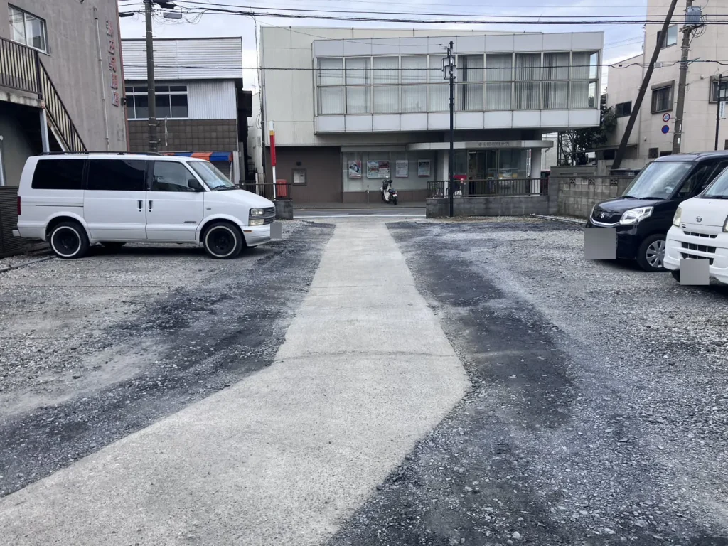 駐車場メンテナンス工事（砂利敷き工）の施工写真